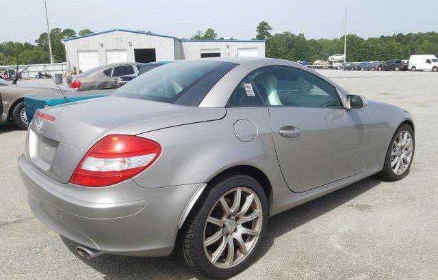 2006 Mercedes Benz SLK 350 GOING FOR N400,000