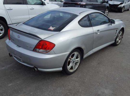 2005 Hyundai Tiburon going for N350,000