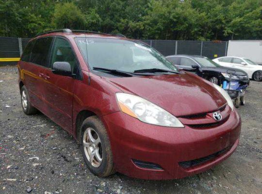 2009 TOYOTA SIENNA CE For Sale Going For N400,000