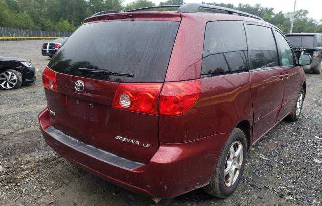 2009 TOYOTA SIENNA CE For Sale Going For N400,000